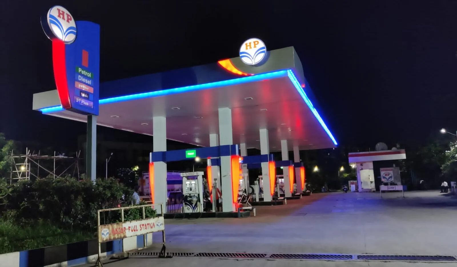 A view of an HP Petrol bunk showing the fueling area, perfect for using the best HPCL fuel credit cards to maximize savings and reward points in 2026